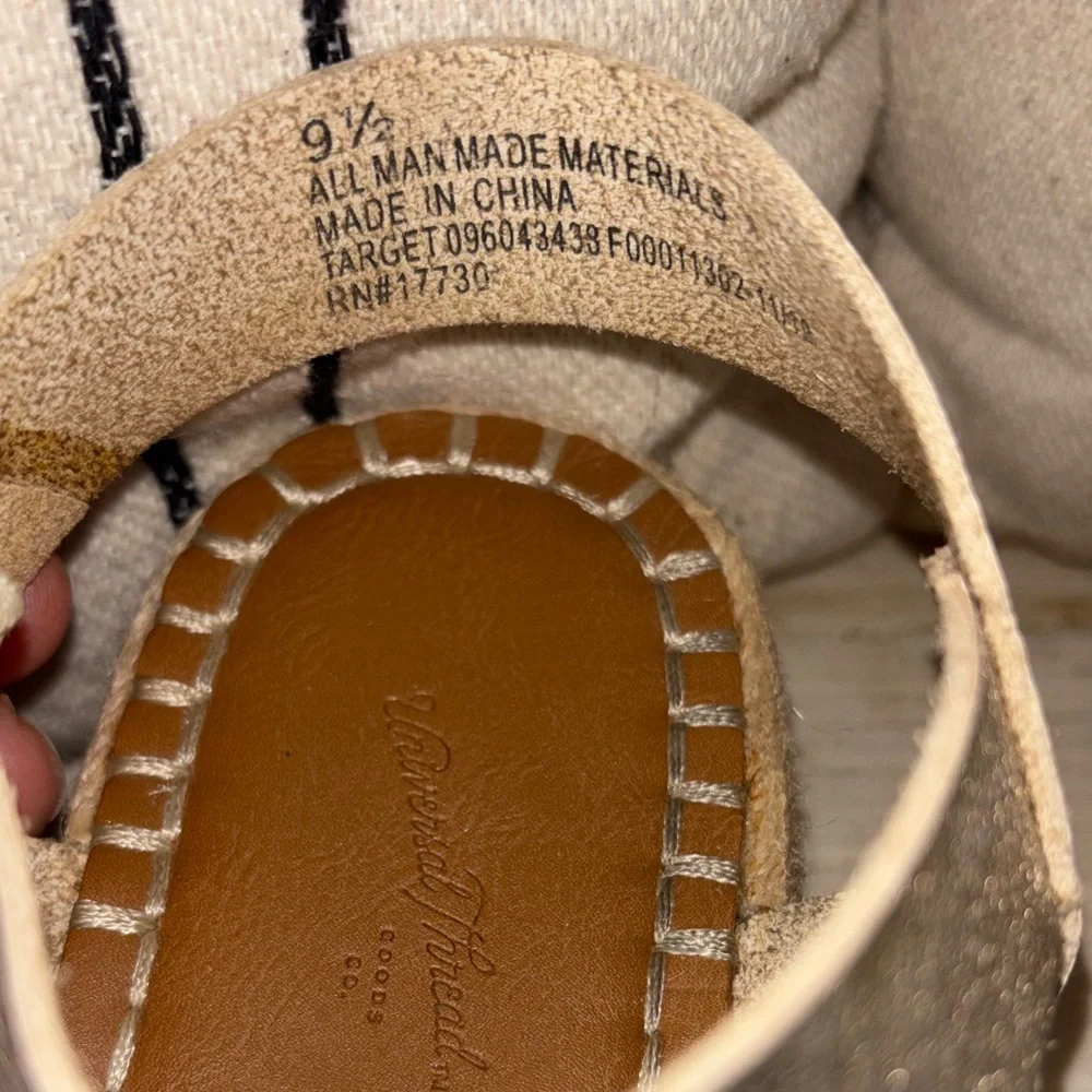 Universal Thread Gold Metallic Espadrille Spring Summer Sandals 9.5